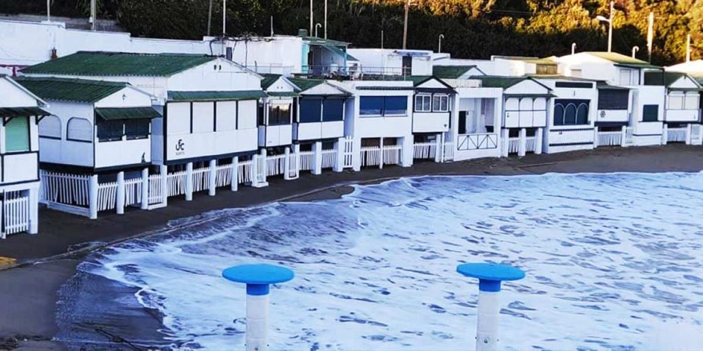 la playa de les casetes del garraf inundada por el cambio climático